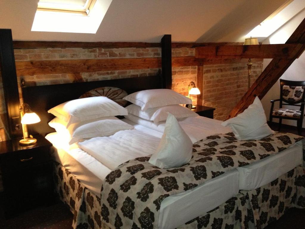 Double Room Attic,27903749:JPEG